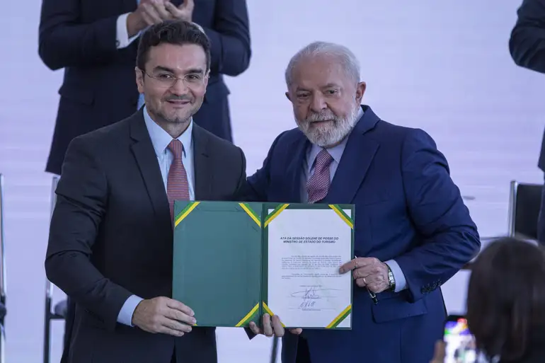 União Brasil avalia expulsão de Celso Sabino por manter-se no governo Lula