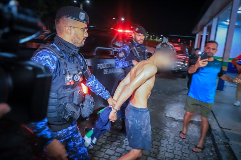 Guardas municipais são tratados como heróis depois de impedir assalto a ônibus e prender dois assaltantes na zona Norte