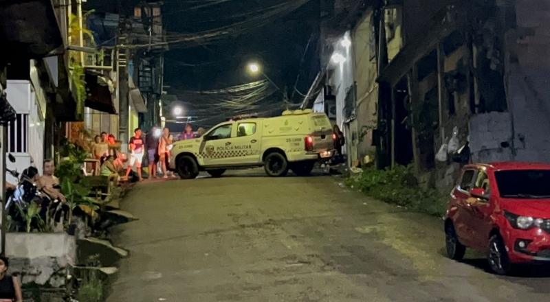 Homem executado na Compensa foi torturado e arrastado de beco antes de ser assasinado
