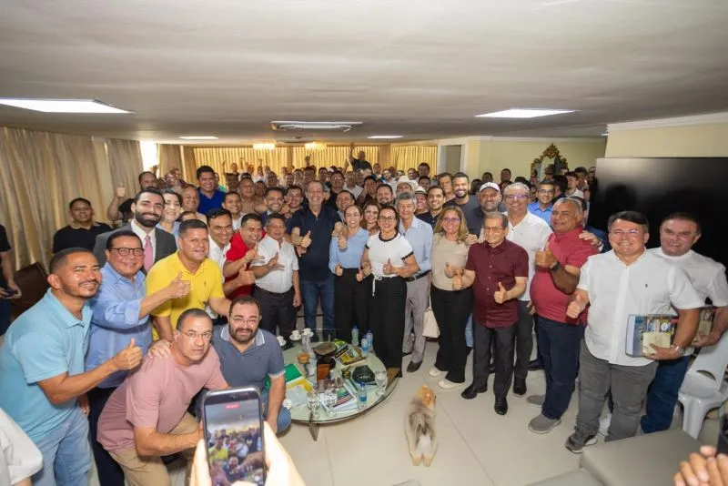 Omar Aziz recebe lideranças da capital e do interior do Amazonas em apoio à pré-candidatura ao governo do Amazonas