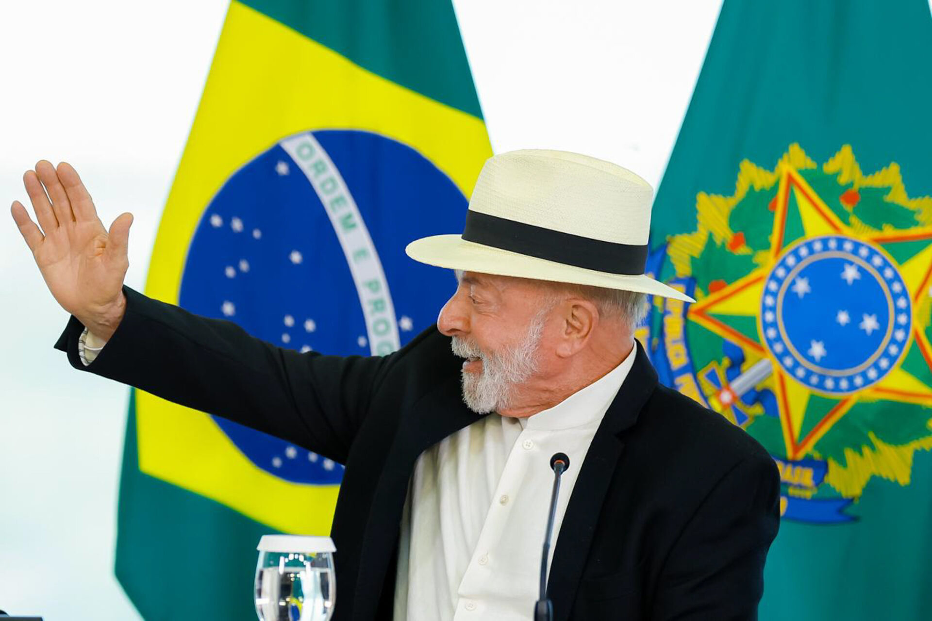 Lula amplia vantagem e lidera todos os cenários de 2º turno para a Presidência