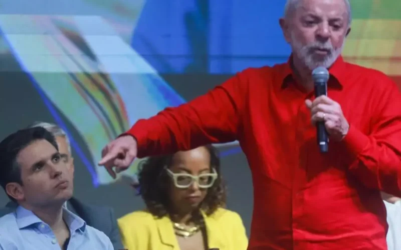 Lula diz: ‘Nunca Congresso teve tão baixo nível’
