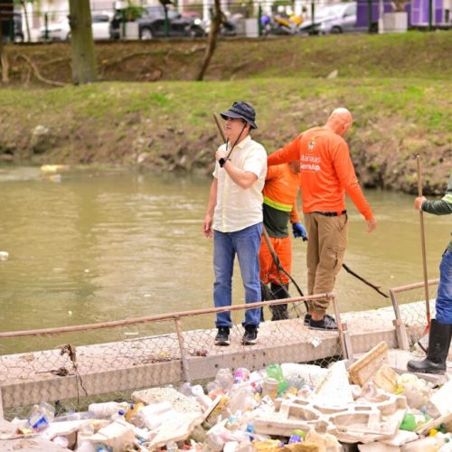 Prefeito David Almeida acompanha obras de macrodrenagem e limpeza no igarapé do Mindu para prevenir alagamentos em Manaus