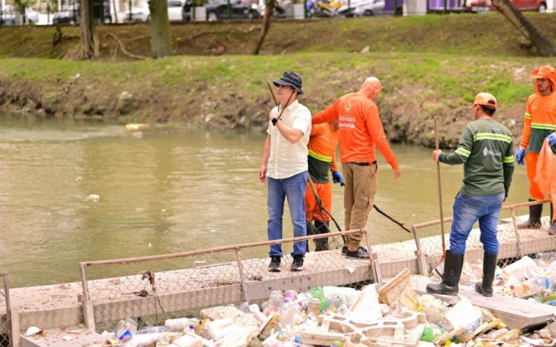 Prefeito David Almeida acompanha obras de macrodrenagem e limpeza no igarapé do Mindu para prevenir alagamentos em Manaus
