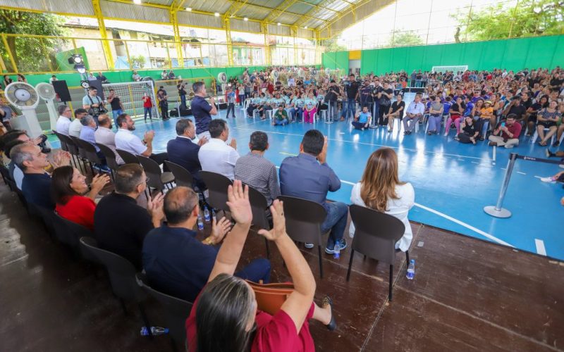 Prefeito anuncia pagamento de abono do Fundeb, data-base e progressões para servidores da Educação