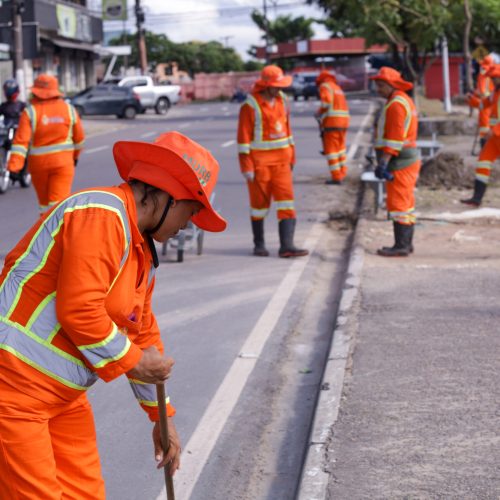 Cidade Limpa: Mais de 1 mil trabalhadores recolhem 224 toneladas de lixo em Manaus