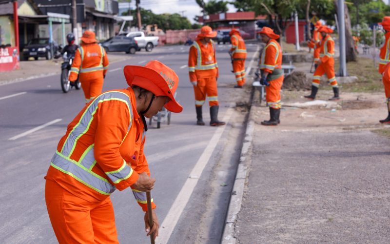 Cidade Limpa: Mais de 1 mil trabalhadores recolhem 224 toneladas de lixo em Manaus