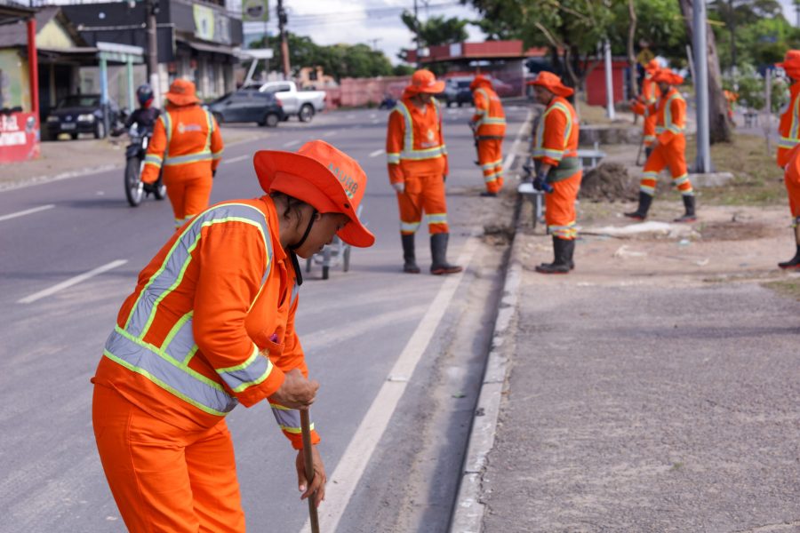 Cidade Limpa: Mais de 1 mil trabalhadores recolhem 224 toneladas de lixo em Manaus