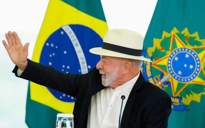 Lula amplia vantagem e lidera todos os cenários de 2º turno para a Presidência