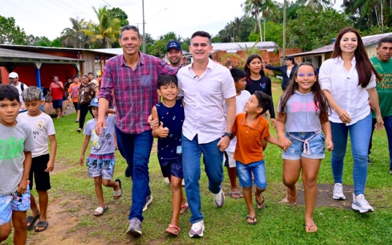 Prefeito David Almeida encerra ‘Natal das Águas’ levando solidariedade e alegria a comunidade do Jaraqui