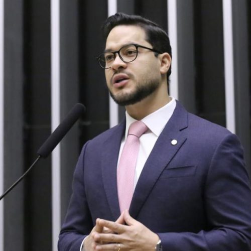 ‘Estou com Omar’, diz Adail Filho sobre apoio dos Republicanos