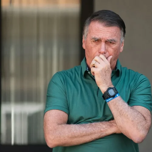 Bolsonaro é preso preventivamente pela PF por ordem de Moraes