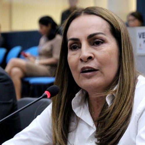A ex-vereadora Glória Carrate (PSB) já está em compasso de espera para voltar à Câmara Municipal de Manaus.