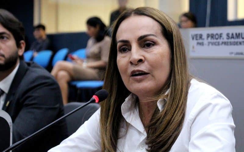 A ex-vereadora Glória Carrate (PSB) já está em compasso de espera para voltar à Câmara Municipal de Manaus.