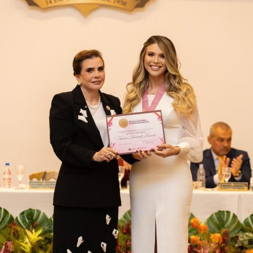 Izabelle Fontenelle é homenageada pelo TCE-AM com Medalha de Honra ao Mérito à Mulher