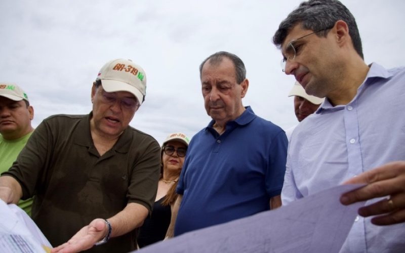 Omar Aziz e Eduardo Braga lideram caravana pela BR-319 para mostrar realidade da rodovia