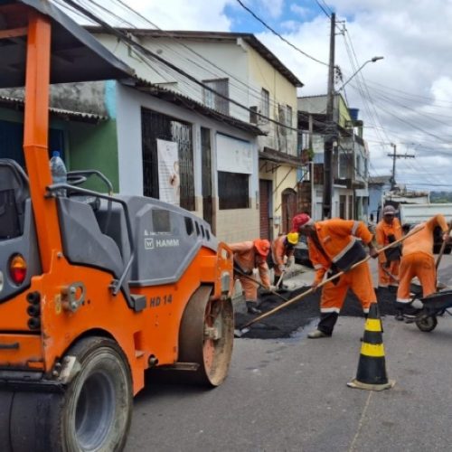 Prefeitura de Manaus atua simultaneamente em vias do bairro Coroado com revitalização na infraestrutura
