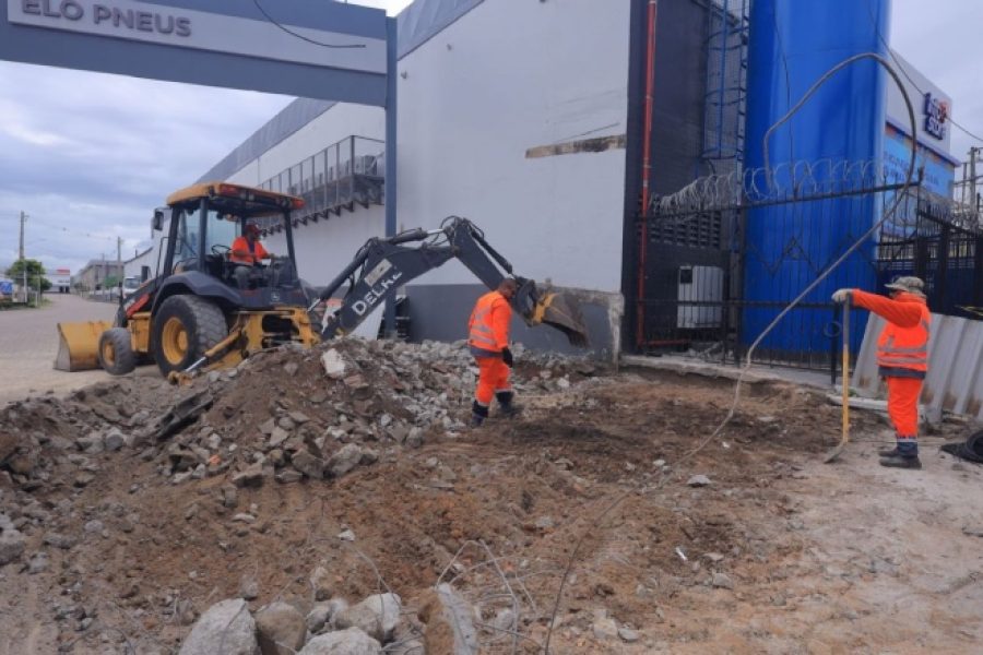Prefeitura de Manaus avança nas obras de reconstrução da passarela do Santos Dumont