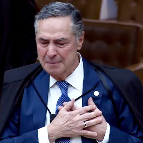 Emocionado, ministro Luís Barroso se despede do STF