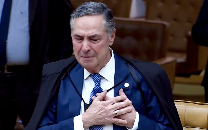 Emocionado, ministro Luís Barroso se despede do STF
