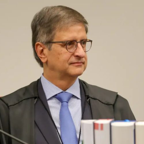 Omar Aziz inicia processo de recondução de Gonet à PGR