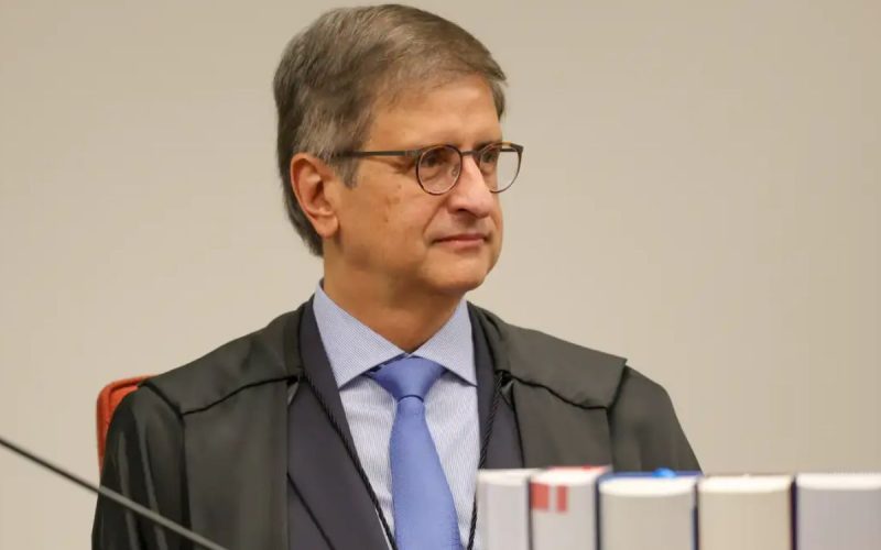 Omar Aziz inicia processo de recondução de Gonet à PGR