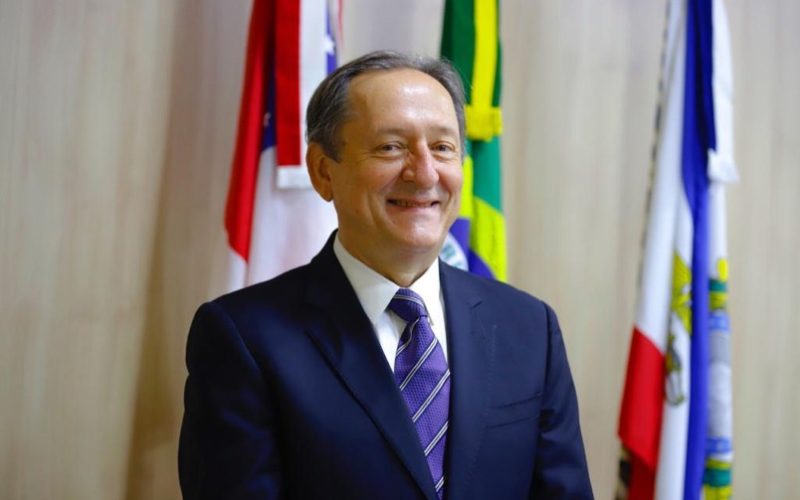 Desembargador lança livro que reflete sobre fragilidades da navegação na Amazônia, abandono das populações ribeirinhas e o valor da vida diante do regime das águas