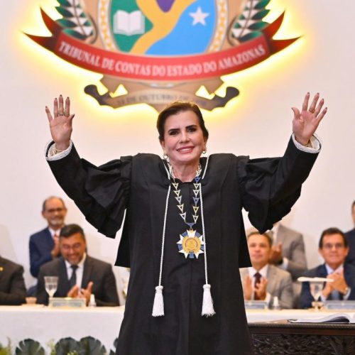 Yara Lins é a primeira conselheira toma posse no terceiro mandato à frente do TCE-AM em solenidade concorrida