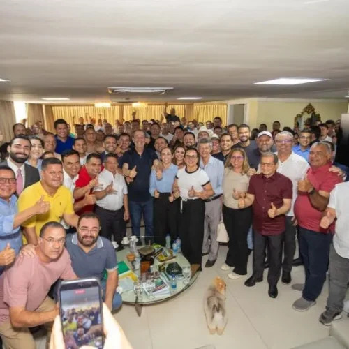 Omar Aziz recebe lideranças da capital e do interior do Amazonas em apoio à pré-candidatura ao governo do Amazonas