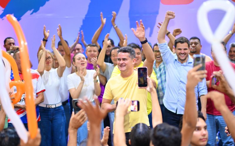 David Almeida reúne 1,3 mil pessoas, endurece discurso e leva debate sobre gestão ao centro da disputa no Amazonas