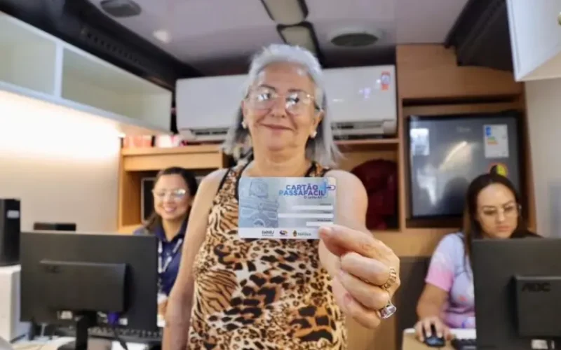 Com emissão de mais de 26 mil cartões, ‘PassaFácil+’ facilita deslocamento de idosos