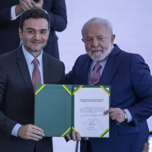 União Brasil avalia expulsão de Celso Sabino por manter-se no governo Lula