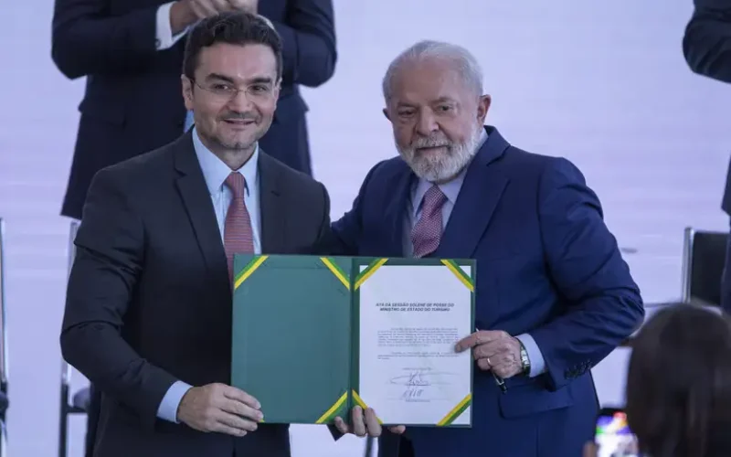 União Brasil avalia expulsão de Celso Sabino por manter-se no governo Lula