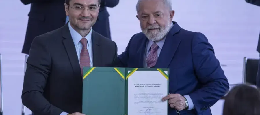 União Brasil avalia expulsão de Celso Sabino por manter-se no governo Lula