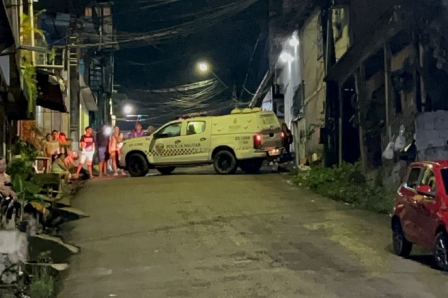 Homem executado na Compensa foi torturado e arrastado de beco antes de ser assasinado