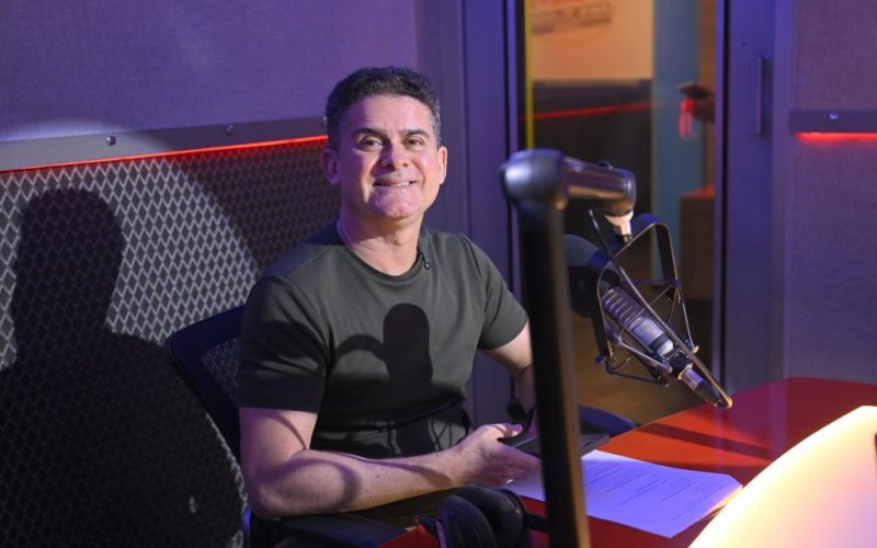 David Almeida vai apresentar programa de rádio com links em redes sociais depois que renunciar ao cargo, em abril