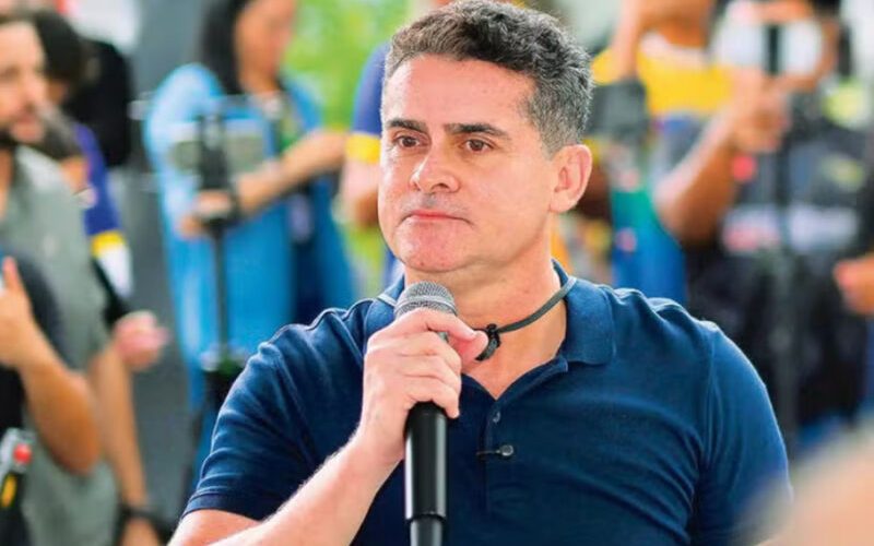 David prepara saída e lança pré-candidatura