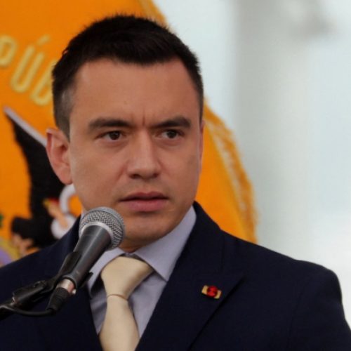 Presidente do Equador sai ileso de ataque a tiros contra sua caravana