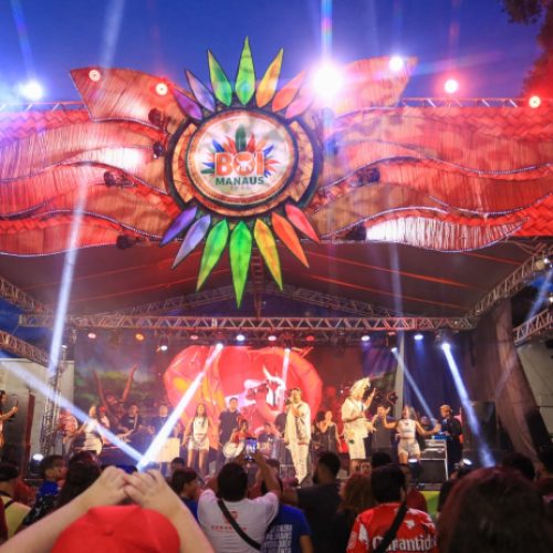 ‘Boizinho Manaus’ encerra com sucesso a Feirinha do Tururi no mirante Lúcia Almeida e emociona o público