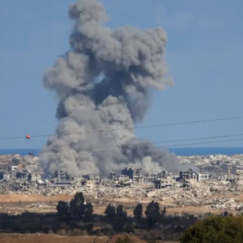 Israel bombardeia Gaza no aniversário de dois anos da guerra