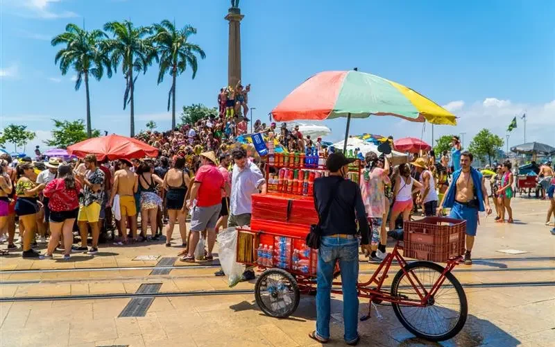 Quase metade dos brasileiros usa renda extra para completar salário e pagar as contas