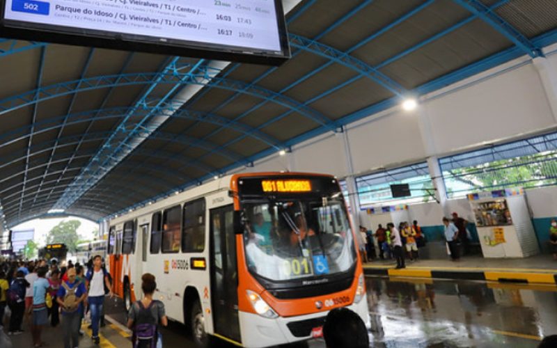 Atraso nos salários pode parar ônibus em Manaus nesta quarta-feira (8), alerta sindicato