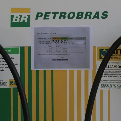 Petrobrás reduz preço da gasolina em 4,9% nesta terça, 21