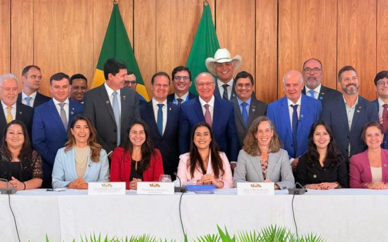 Alckmin reúne secretários estaduais da área econômica para alinhar estratégia de comércio exterior, com a participação de Serafim Corrêa