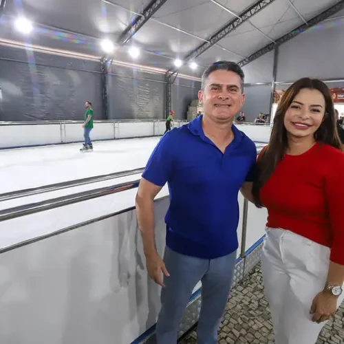 Prefeito David Almeida apresenta pista de patinação no gelo e amplia programação do ‘Um Sonho Mágico de Natal’